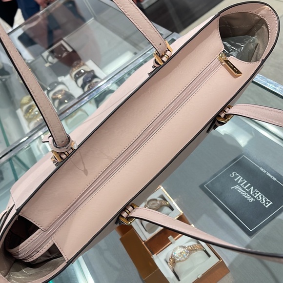 Michael Kors Gilly Large Drawstring Travel Leather Top Zip Tote 
 Powder Blash - Picture 8 of 16